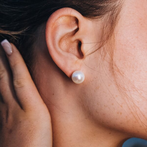 10-11mm AA+ White Freshwater Pearl Stud Earrings