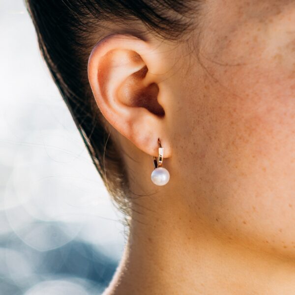 7-9mm AA+ White Freshwater Classical Pearl Earrings
