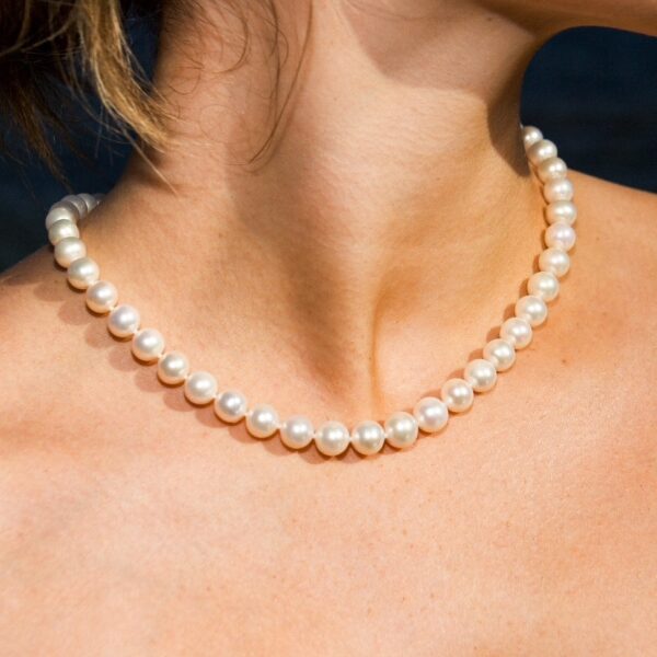 9-10mm AA+ White Freshwater Pearl Necklace