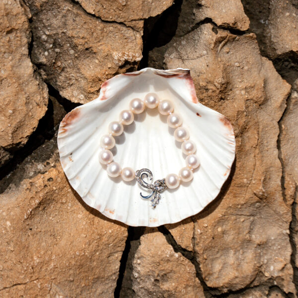 11-12mm AA+ White Freshwater Pearl & Diamonds Bracelet