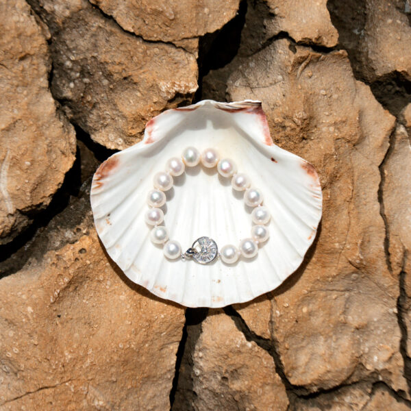 9-10mm A White Freshwater Pearl Bracelet