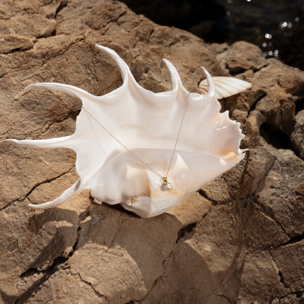 9mm AA+ White Freshwater Pearl Pendant with Chain