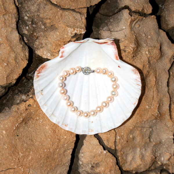 8mm A Pink to Peach Freshwater Pearl Bracelet