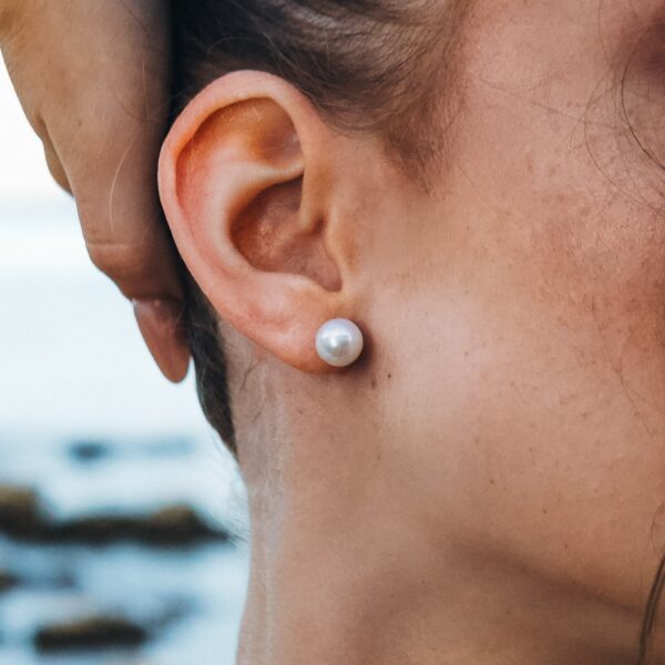 9-10mm A+ White Freshwater Pearl Stud Earrings