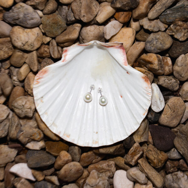 9-10mm A+ White Freshwater Pearl Stud Earrings