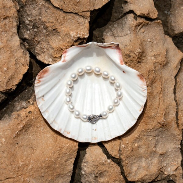 8-9mm AA White Freshwater Pearl & Diamond Bracelet