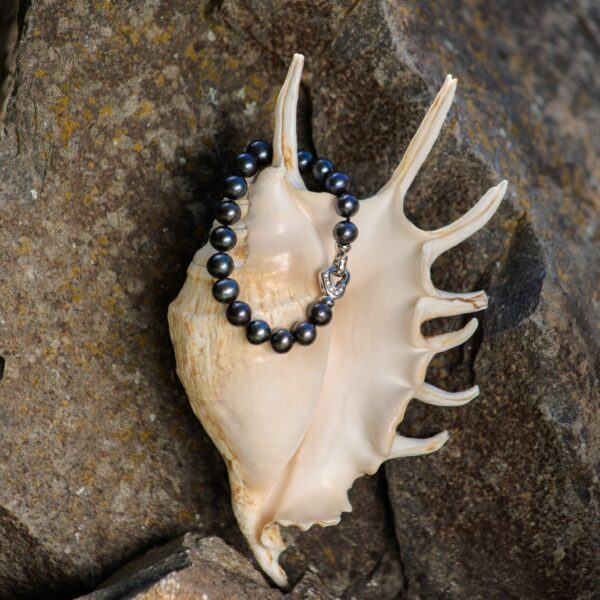 9-10mm AA+ Black Freshwater Pearl and Diamond Bracelet