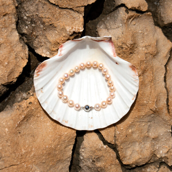 8mm A Pink to Peach Freshwater Pearl Bracelet