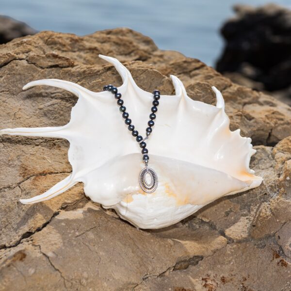 8mm AA+ Black Freshwater Pearl and Diamonds Necklace