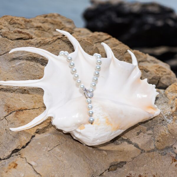9-10mm AA+ White Freshwater Pearl & Diamonds Necklace