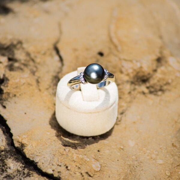 11mm AAA Black Tahitian Pearl & Diamonds Ring