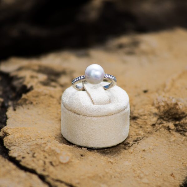 9-10mm AA White Freshwater Pearl & Diamonds Ring