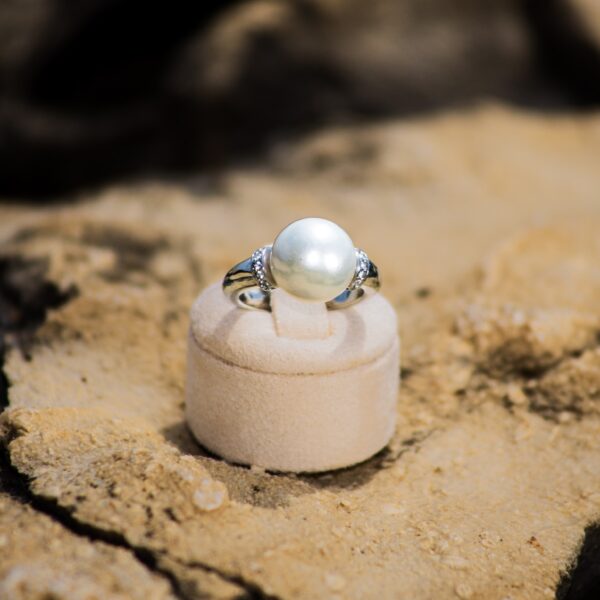 12-13mm AA+ White Freshwater Pearl & Diamonds Ring