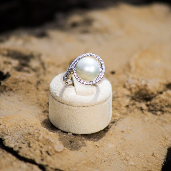 12mm AA+ White Freshwater Pearl and Diamonds Ring