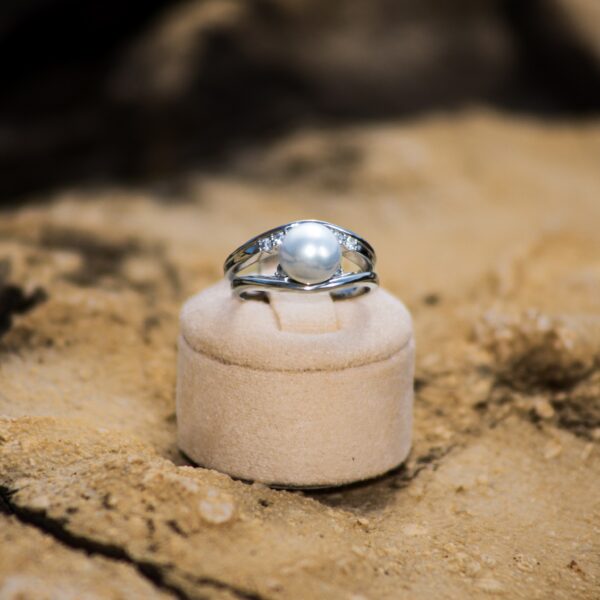 8-9mm AA+ White Freshwater Pearl & Diamonds Double Ring