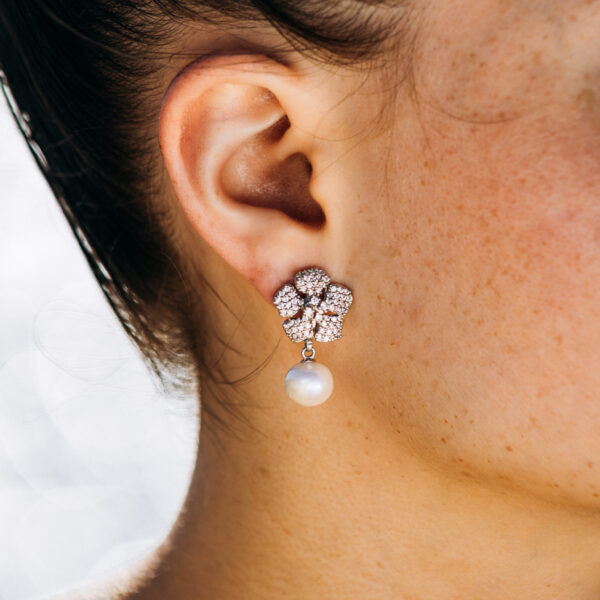 10.5mm White Freshwater Pearl& Flower Shape Diamond Earrings