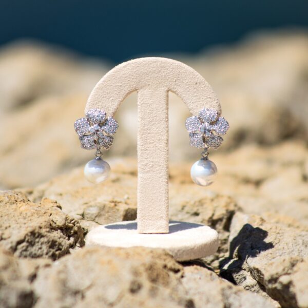 10.5mm White Freshwater Pearl& Flower Shape Diamond Earrings