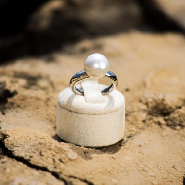 11-12mm AA+ White Freshwater Pearl Ring